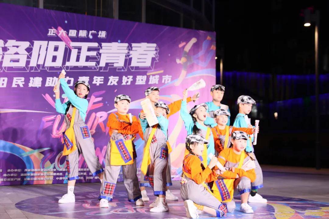 快闪舞蹈与运动结合，城市中心的青春狂欢的简单介绍