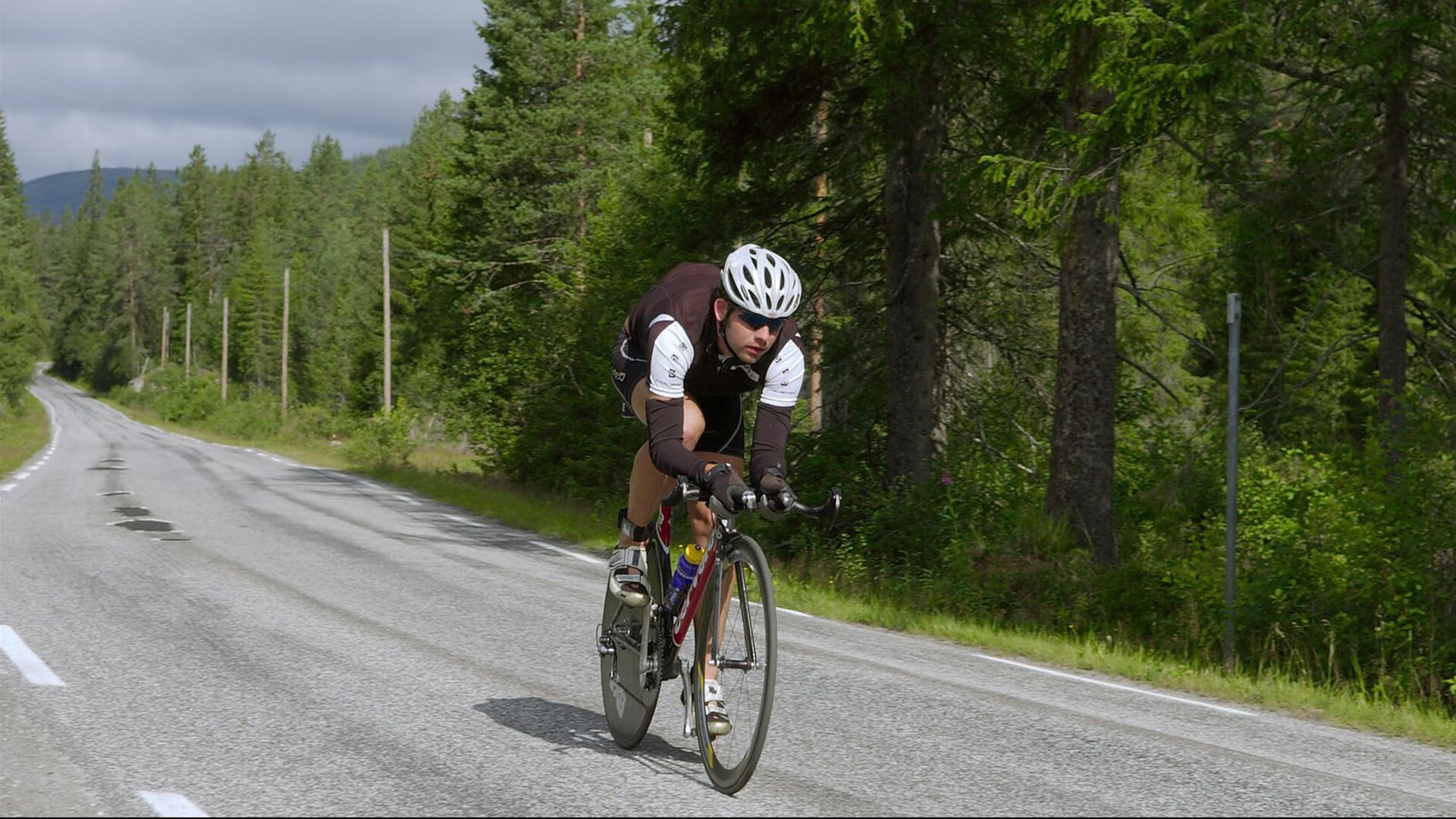 四国冰球对抗赛在波士顿和蒙特利尔成功举办，冰球比赛美国