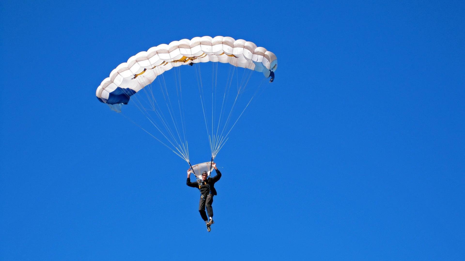 未来联盟：科技优化战术。数据和战术深度融合到极致，英雄联盟未来科技图案是什么